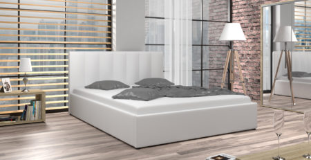 łóżko drewniane z materacem